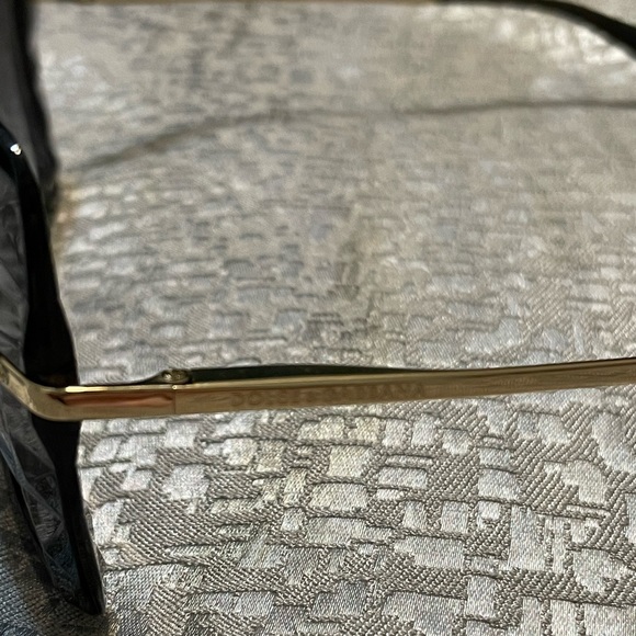 Dolce and Gabbana Sungalsses - Picture 4 of 6